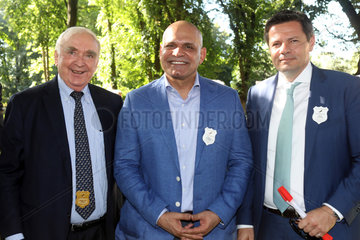 Hoppegarten  Walter von Kaenel  CEO von Longines  S.E. Ali Abdulla al Ahmed und Viktor Vavricka (von links) im Portrait