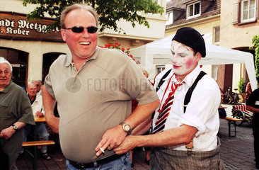 Hanau  ein Clown in Aktion