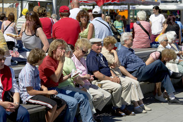 Zuschauer und Besucher auf der Kieler Woche
