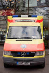 Berlin  Deutschland  Rettungswagen der LRB