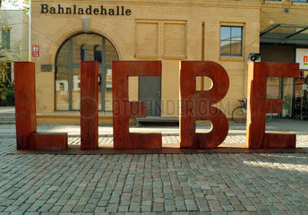 Berlin  Kunstinstallation mit dem Schriftzug Liebe