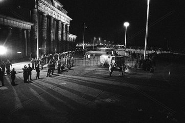 Fall der Mauer 1989  Brandenburger Tor