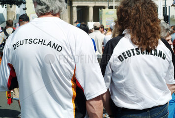 Berlin  deutsche Fans auf der offiziellen Fanmeile