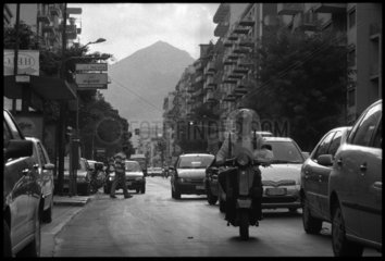 Sizilien  Palermo  Motorroller im Strassenverkehr