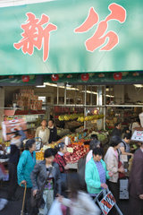 San Francisco  USA  Chinesen kaufen in China Town ein
