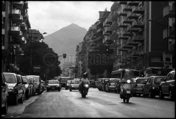 Sizilien  Palermo  Motorroller im Strassenverkehr