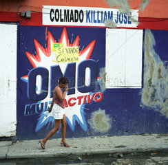 Werbung an einer Hauswand  Dominikanische Republik