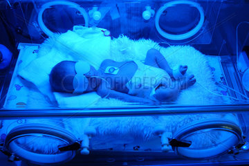 Fruehgeborenes im Inkubator