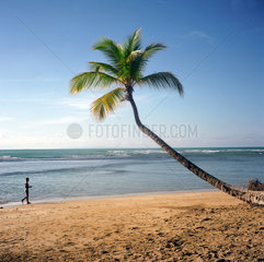 Junge am Strand  Dominikanische Republik