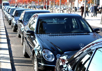 Limousinen der Fahrbereitschaft vor dem Bundestag