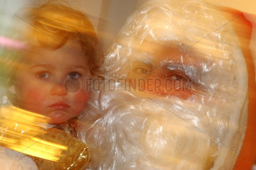 Weihnachtsmann mit Christkind