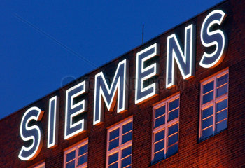 Leuchtreklame der Siemens-AG in Berlin