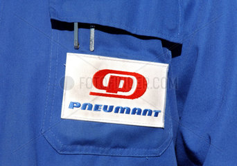 Blaumann mit Logo des Reifenherstellers Pneumant