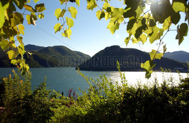 Schweiz  Tessin  Blick auf den Luganer See