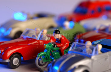 Wiking Modellautos  Motorradfahrer im Strassenverkehr