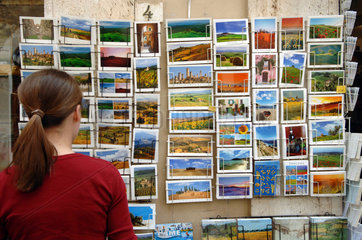 Toskana  Postkarten an einem Kiosk