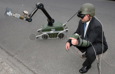 Berlin  Entschaerfungsroboter Asendro