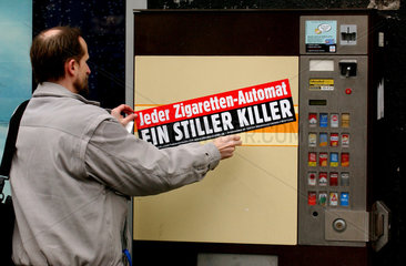 Berlin  Nichtraucheraktion: Jeder Zigaretten-Automat ein Stiller Killer