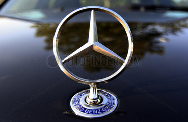 Stern auf Mercedes-PKW