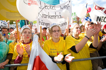 Berlin  Deutschland  Grossdemo zur Rettung der Krankenhaeuser