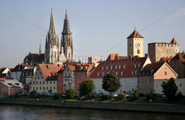 Altstadt von Regensburg mit Blick auf den Dom St. Peter
