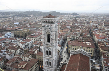Florenz  Stadtuebersicht mit Blick auf den Glockenturm