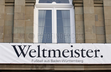 Weltmeister-Plakat am Neuen Schloss in Stuttgart