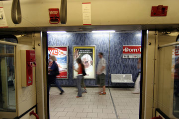 XX. Weltjugendtag - Plakat von Papst Benedikt XVI. im U-Bahnhof