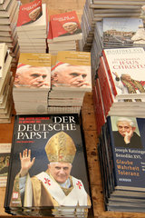 Buecher von und ueber Papst Benedikt XVI.