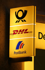 Stuttgart  Aussenreklame von Post  Postbank und DHL