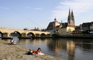 Dom und Steinerne Bruecke in Regensburg