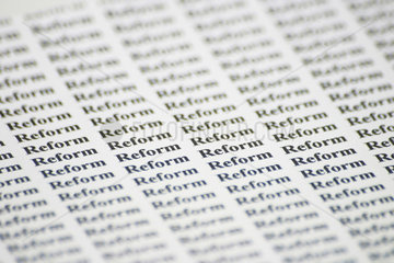 Anreihung des Wortes Reform