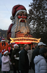 Gluehweinstand in Nikolausform am Stuttgarter Weihnachtsmarkt