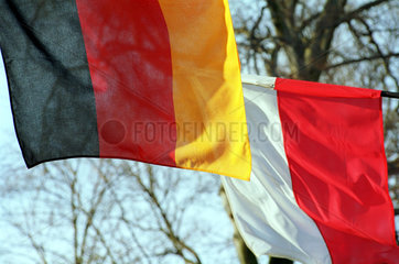 Deutsche und polnische Fahne