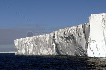 Antarktis  Eisberg