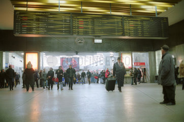 Bahnhofshalle im Posener Hauptbahnhof (Polen)