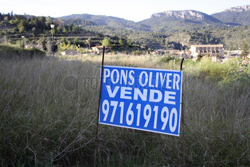 Mallorca  Schild mit der Aufschrift - vende - zu verkaufen
