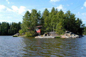 Finnland  Insel im See