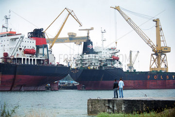 Polnische Schiffe der Flagge PZM in der Daewoo-Werft in Mangalia  Rumaenien