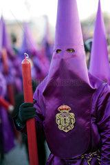Sevilla  Spanien  Glaeubiger bei einer Prozession in Sevilla am Karfreitag