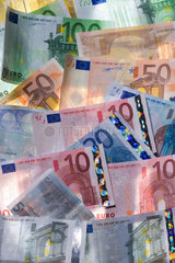 Berlin  durcheinander liegende Euroscheine in verschiedenen Nennwerten