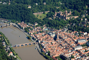 Heidelberg  Luftaufnahme auf die Universitaetsstadt Heidelberg