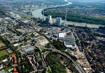 Mannheim  Luftaufnahme von Mannheim mit Hafen