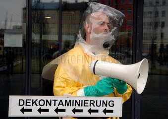 Dekontaminationsuebung im Krankenhaus  Berlin