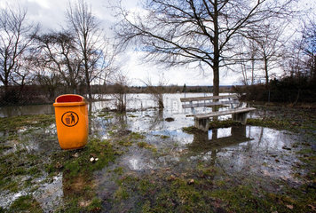 Riedlingen  Hochwasser der Donau: Felder sind komplett ueberflutet