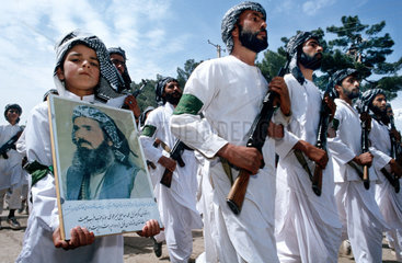 Herat  Afghanistan  Militaerparade zum 2. Jahrestag der Islamischen Revolution