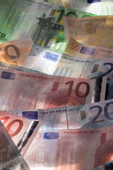 Berlin  durcheinander liegende Euroscheine in verschiedenen Nennwerten