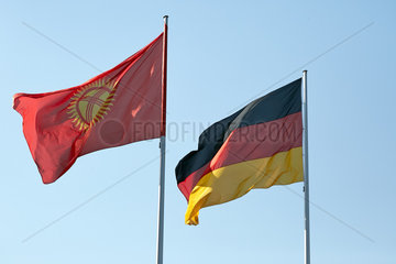 Berlin  Deutschland - Nationalfahnen der Kirgisischen Republik und Deutschlands.