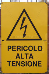 Porto Torres  Italien  Schild warnt vor Hochspannung