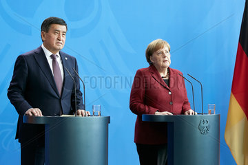 Berlin  Deutschland - Bundeskanzlerin Angela Merkel und Sooronbaj Jeenbekov. Praesident der Kirgisischen Republik.